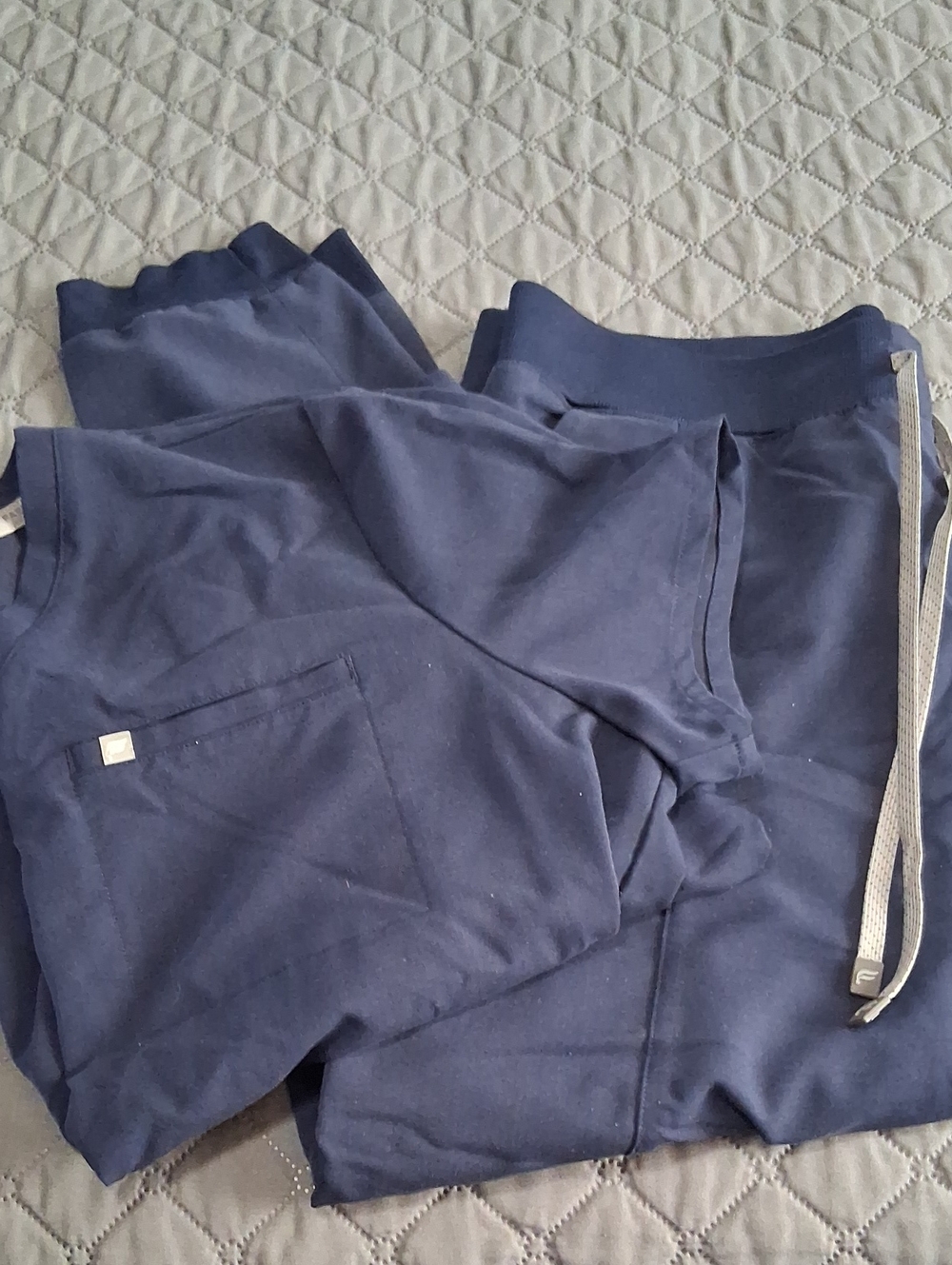 NEW Fabletics Scrub Set